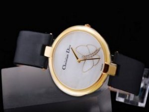 Replica Christian Dior Watch Classic Quartz Movement Shell Dial with Golden Bezel