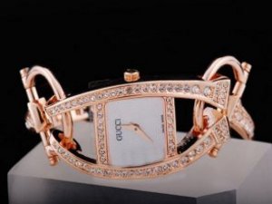 Replica Gucci Watch Chiodo Square Special Design Full Rose Gold Diamond Bezel Full Rose Gold Diamond