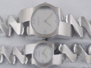 Replica Gucci Watch Classic Fashional Bracelet Design White Dial-For Lovers Model