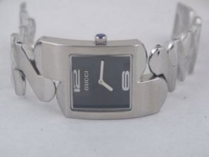 Replica Gucci Watch Classic Fashional Bracelet Design Black Dial and White Marking-Lady Model