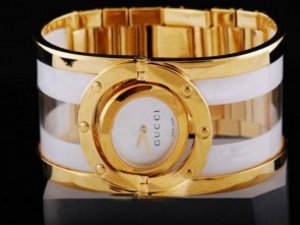 Replica Gucci Watch Classic Fashional Design 2009 Gold Case with White Dial- Lady Size